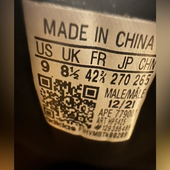 Yeezy 700 size 9 - Picture 8 of 9